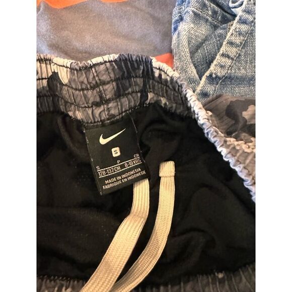 BOYS BUNDLE OF CLOTHING - Picture 5 of 8